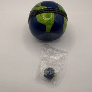 World Green & Blue Round Trinket Box